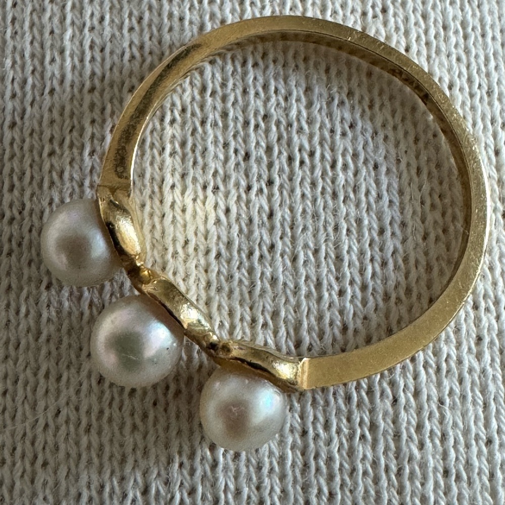 14k Yellow Gold Three Pearl Ring